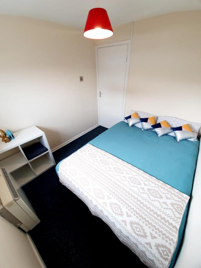 Rayleigh Town Centre 3 Bedroom Apartment Eksteriør billede