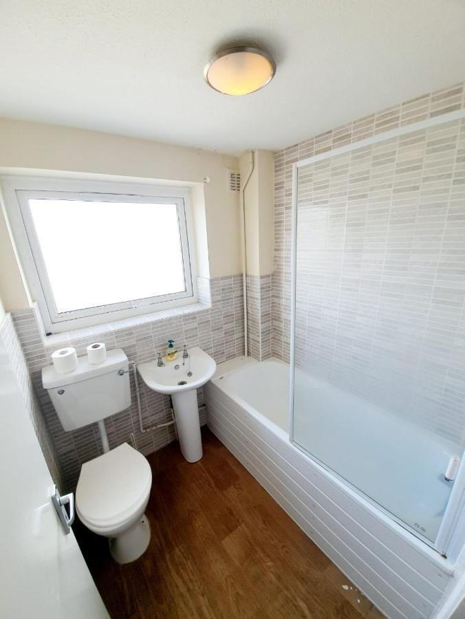 Rayleigh Town Centre 3 Bedroom Apartment Eksteriør billede